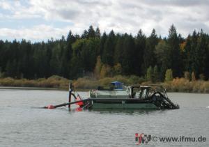 Saugboot förder Teichschlamm