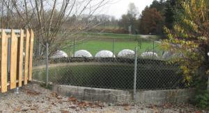 Sickerwasser: Auffangbecken auf einer Kompostieranlage Sickerwasser: Auffangbecken auf einer Kompostieranlage